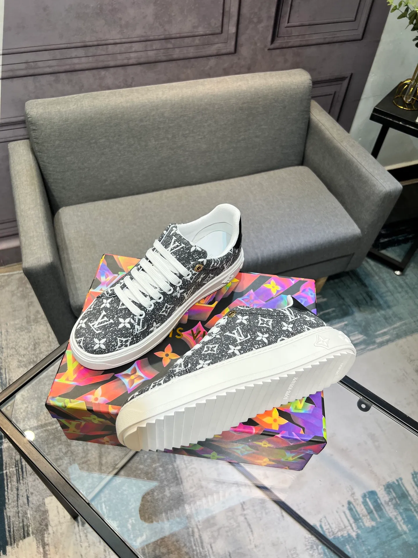 Men's Men's Shoes 💰540 LV Louis Vuitton. The latest fashionable casual shoes are popular in physical stores. The new spring and summer comfortable imported custom patent leather plus cowhide, cowhide mesh, and unique jacquard fabric element design. With sheepskin lining, Lv original base, [sun][sun] high-end packaging and high quality💪Details determine quality, welcome to compare🇮🇹Code number 38-44, 45 can be customized
